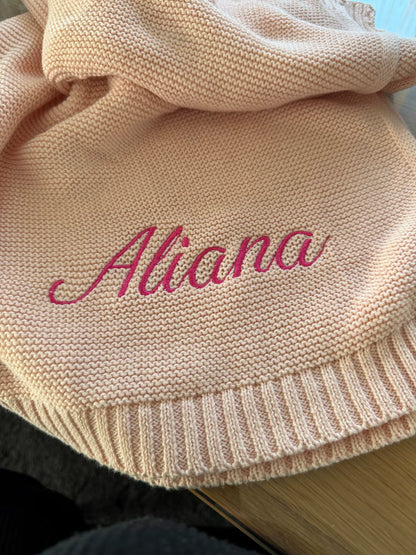 Personalisierte Baby-Wolldecke mit Namen – Kuschelweich & liebevoll bestickt