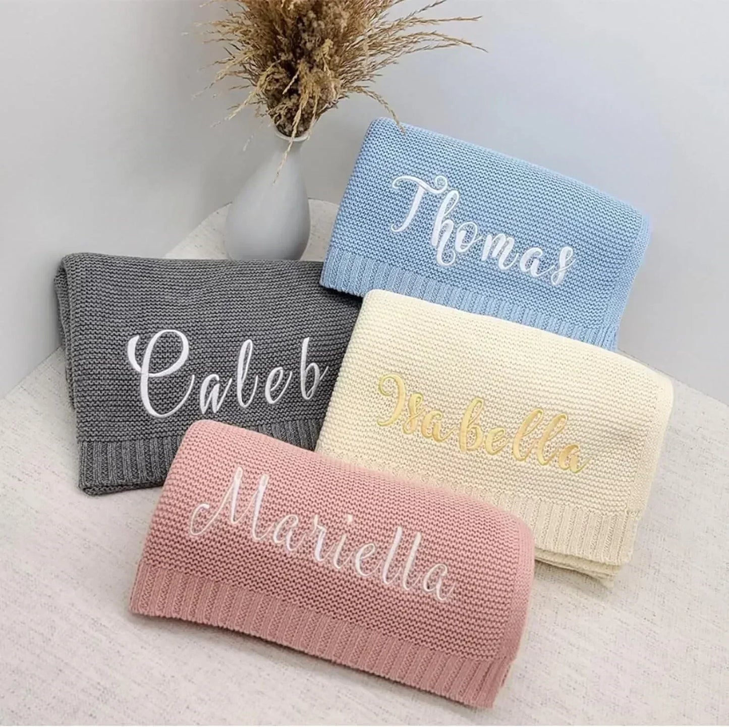 Personalisierte Baby-Wolldecke mit Namen – Kuschelweich & liebevoll bestickt