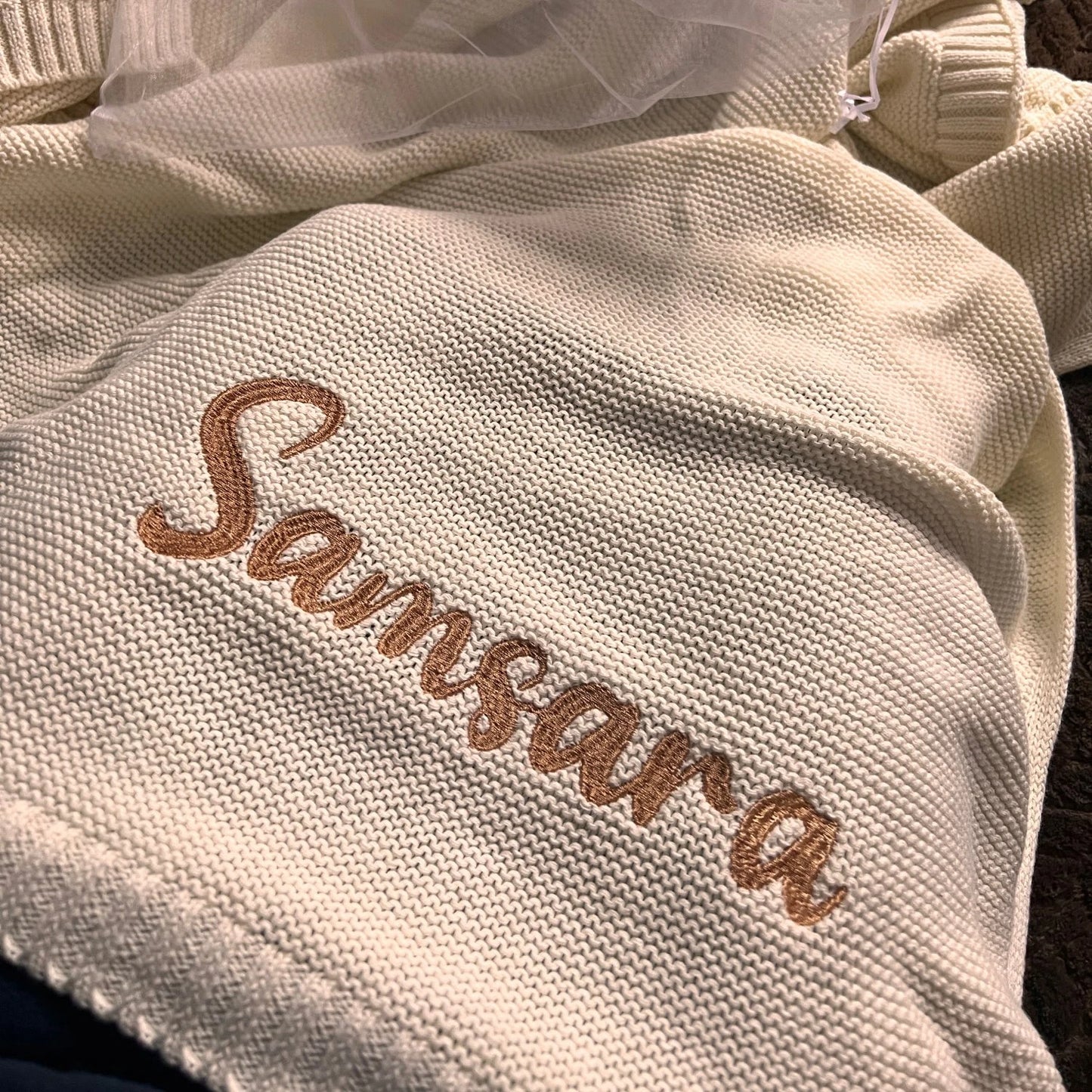 Personalisierte Baby-Wolldecke mit Namen – Kuschelweich & liebevoll bestickt